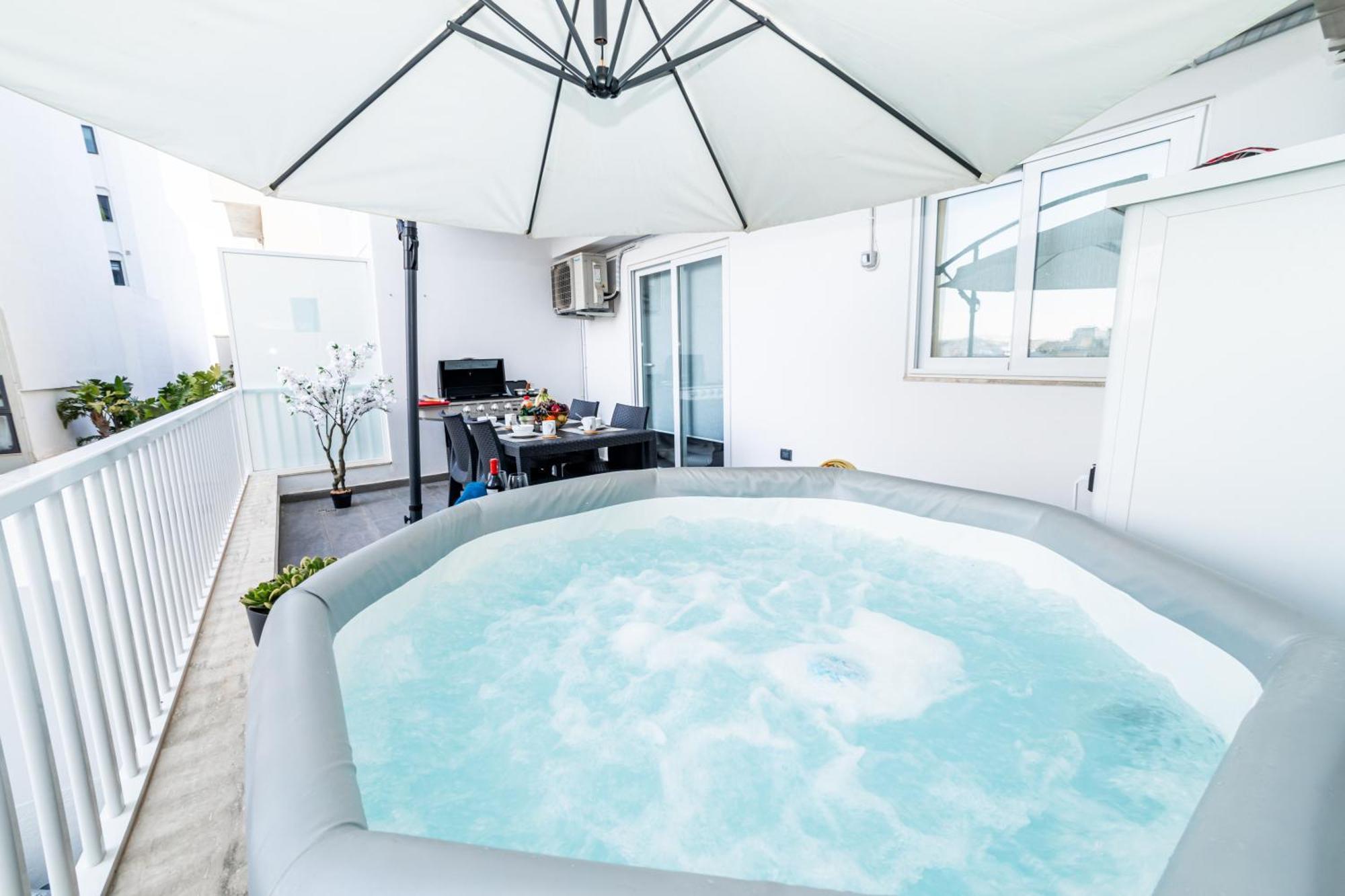 Sea Breeze, Spacious 2-Bedroom Lux Seaside Apartments St. Paul's Bay Bagian luar foto