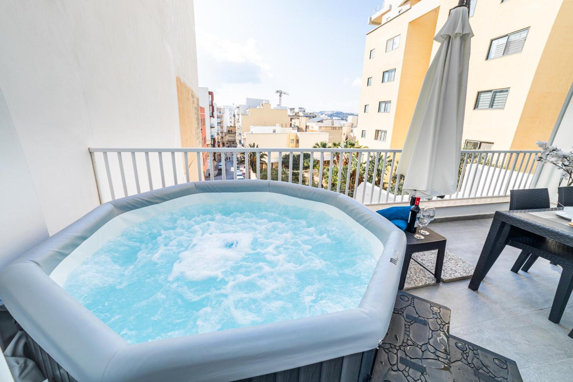 Sea Breeze, Spacious 2-Bedroom Lux Seaside Apartments St. Paul's Bay Bagian luar foto